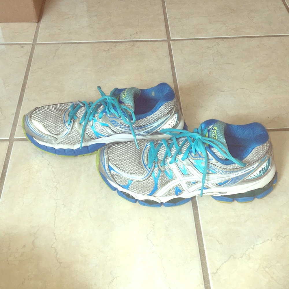 EUC ASICS Gel Nimbus 16 Running Cross Train Shoes